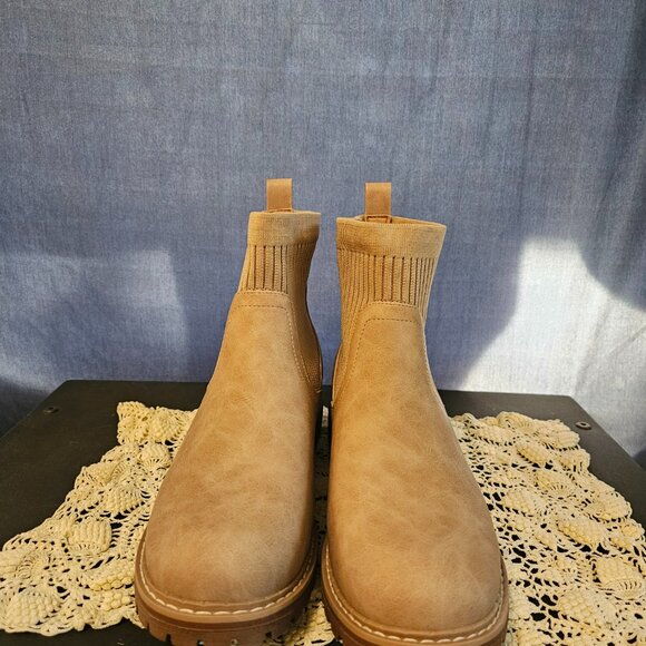 Corky's Cabin Fever camel slip on boots. NIB Size 10 - Picture 2 of 9